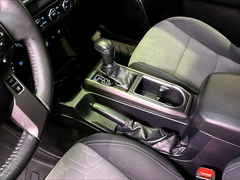 Used 2022 Toyota Tacoma TRD Off-Road w/ Technology Package image 19