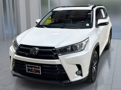 Used 2017 Toyota Highlander SE w/ Carpet Mat Package