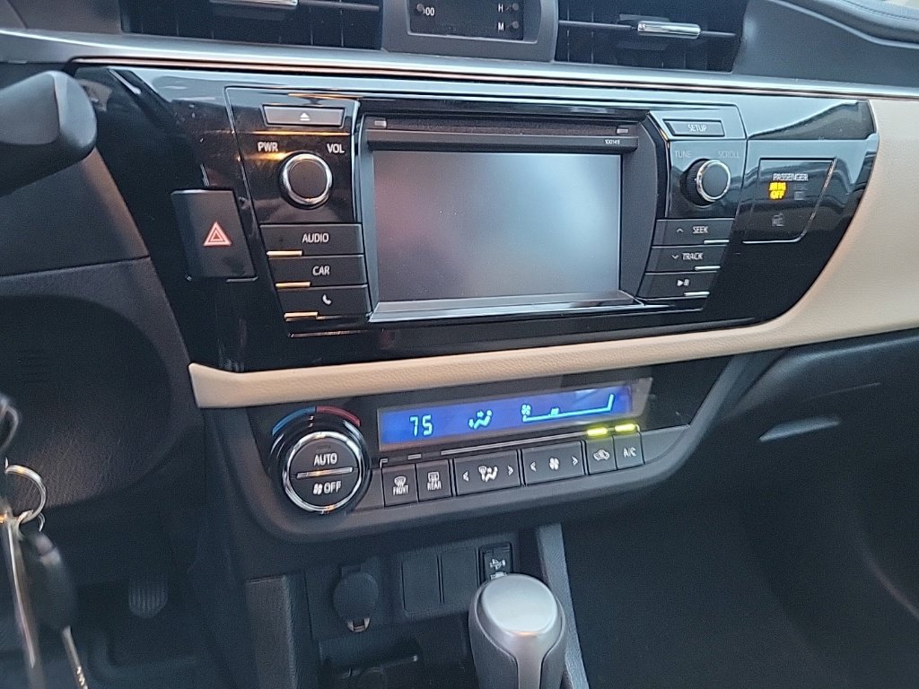 Used 2015 Toyota Corolla LE FWD image 8