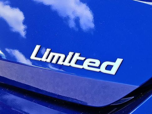 Used 2025 Hyundai Elantra Limited FWD image 34