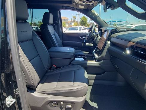 Used 2026 GMC Yukon Denali w/ Sun & Power Step Package AWD/4WD image 29