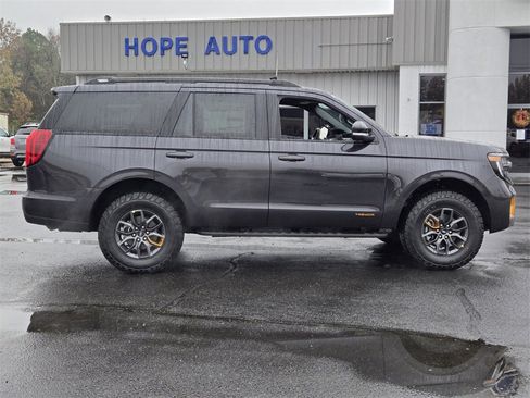 New 2025 Ford Expedition Tremor image 3