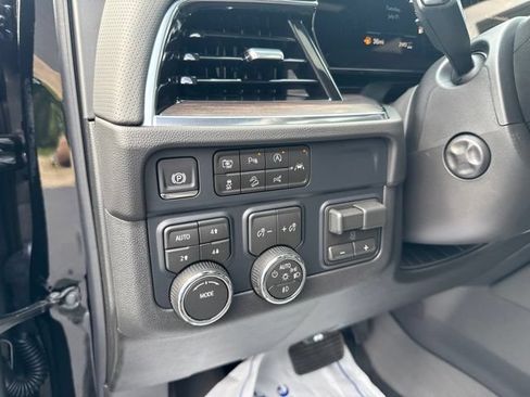 New 2026 Chevrolet Suburban Premier w/ Sun And Tow Package AWD/4WD image 18