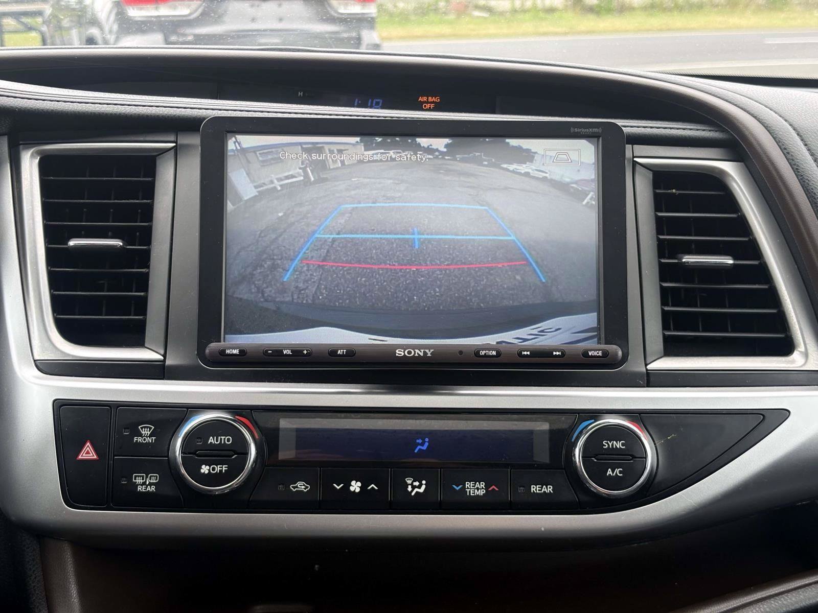 Used 2015 Toyota Highlander XLE AWD/4WD image 18