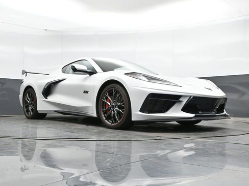 Used 2023 Chevrolet Corvette Stingray Premium Cpe w/ Z51 Performance Package RWD image 43