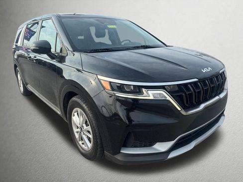 Used 2023 Kia Carnival LX image 1