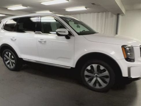 Used 2022 Kia Telluride EX w/ EX Premium Package FWD image 2