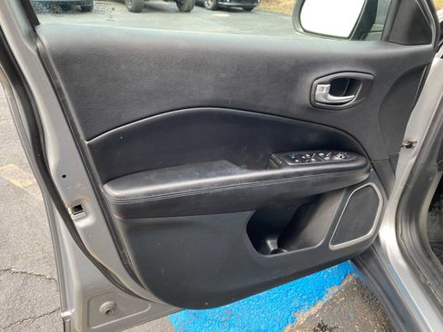 Used 2021 Jeep Compass Latitude AWD/4WD image 34