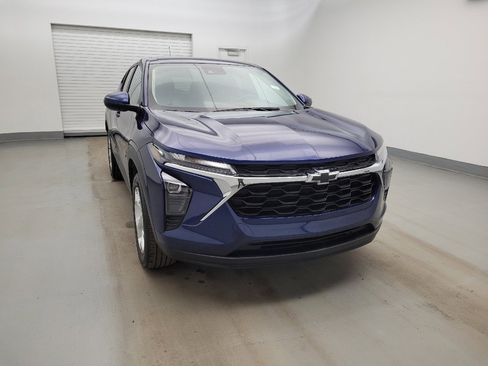 Used 2024 Chevrolet Trax LS w/ LS Convenience Package image 14