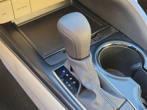 Used 2020 Toyota Camry LE image 27