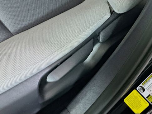 Used 2025 Toyota Corolla LE image 13