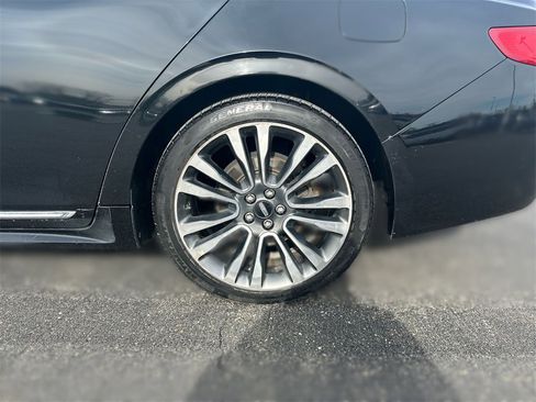 Used 2017 Lincoln Continental Select image 19