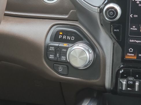 Used 2025 RAM 1500 Laramie AWD/4WD image 14