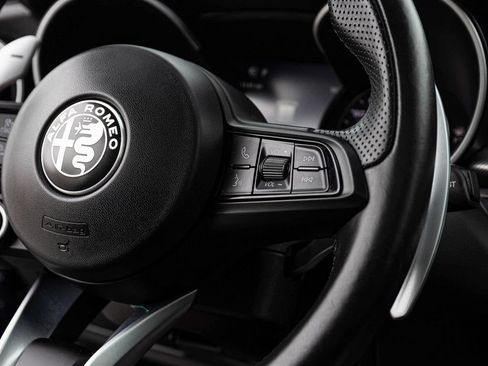 Used 2022 Alfa Romeo Stelvio Veloce AWD/4WD image 22