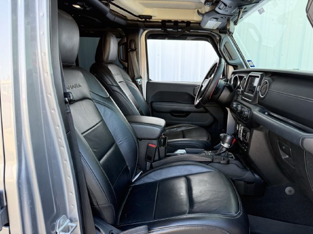 Used 2018 Jeep Wrangler Unlimited Sahara w/ LED Lighting Group AWD/4WD image 23