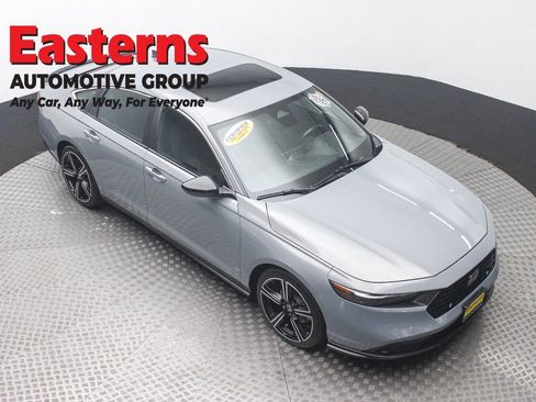 Used 2025 Honda Accord Sport image 3