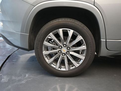 Used 2023 Chevrolet Traverse Premier image 9