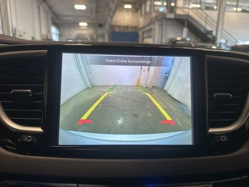 Used 2026 Chrysler Pacifica Select image 26