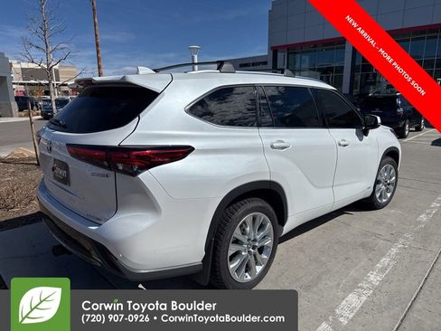 Used 2022 Toyota Highlander Limited image 7