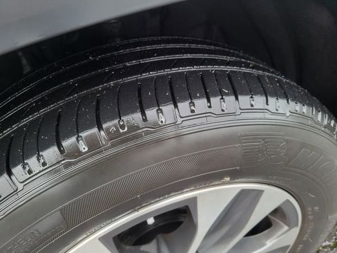 Used 2023 Toyota Highlander XLE image 13