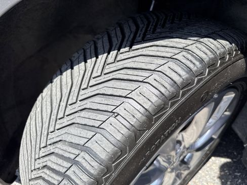 Used 2021 Chrysler Pacifica Touring-L FWD image 8
