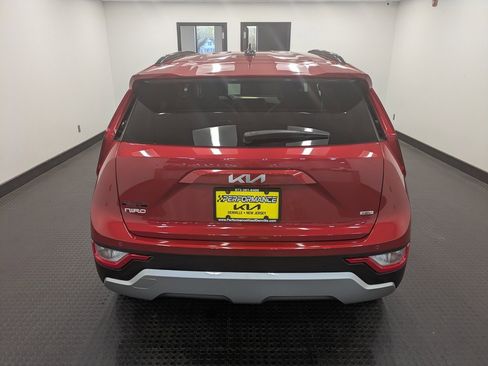 Certified 2024 Kia Niro EX image 5