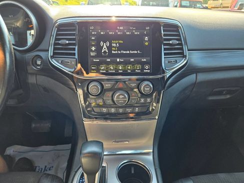 Used 2020 Jeep Grand Cherokee Altitude AWD/4WD image 22