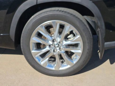Used 2023 Toyota Highlander Limited image 9