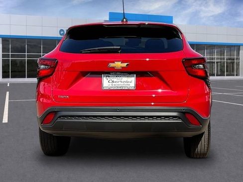 New 2026 Chevrolet Trax LS w/ LS Convenience Package FWD image 4