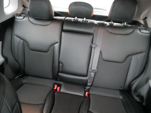 Used 2022 Jeep Compass Latitude image 13