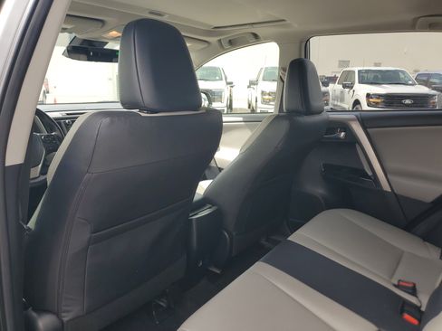 Used 2018 Toyota RAV4 Limited image 19