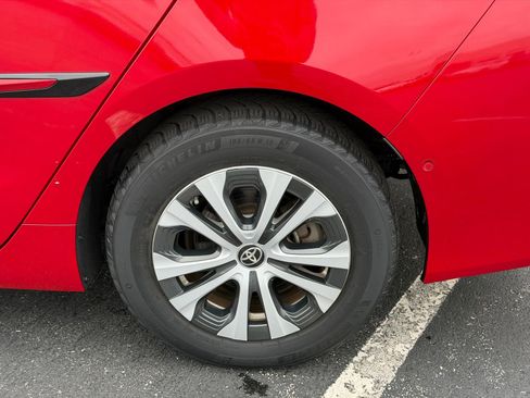 Used 2019 Toyota Prius LE AWD/4WD image 30