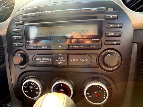 Used 2009 MAZDA MX-5 Miata Touring image 20