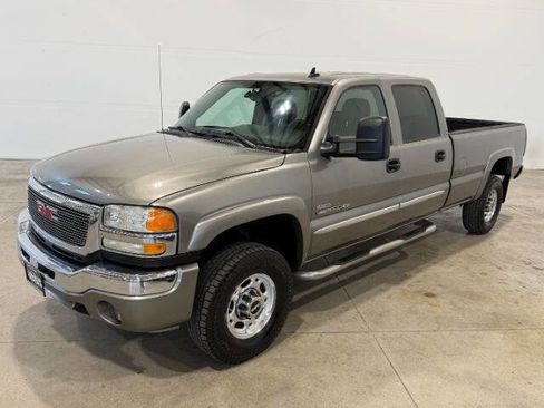 Used 2006 GMC Sierra 2500 SLT w/ Heavy-Duty Power Package AWD/4WD image 2