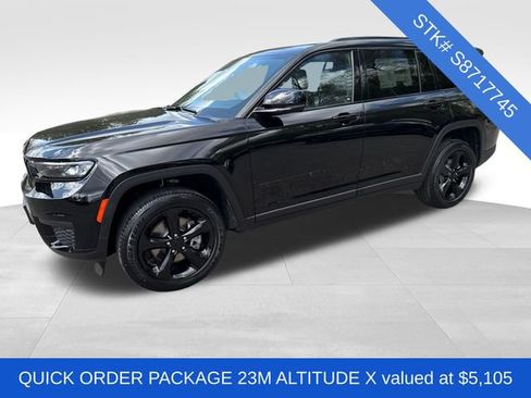 New 2025 Jeep Grand Cherokee L Altitude AWD/4WD image 3