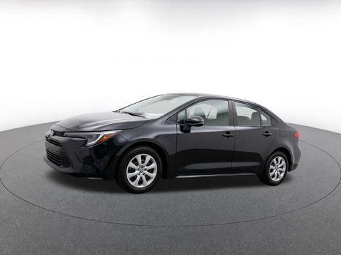 Used 2025 Toyota Corolla LE FWD image 3