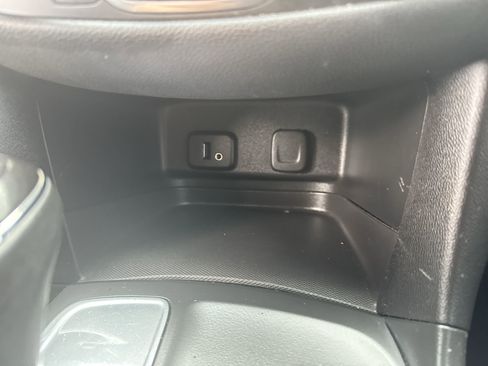 Used 2018 Chevrolet Equinox LT image 19