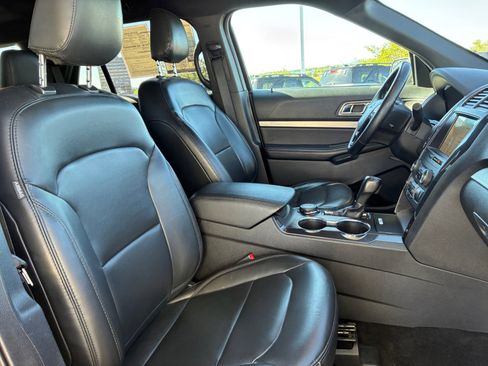 Used 2019 Ford Explorer XLT w/ Equipment Group 202A AWD/4WD image 19