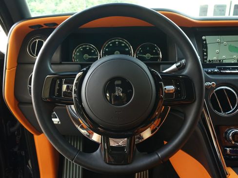Used 2024 Rolls-Royce Cullinan AWD/4WD image 13