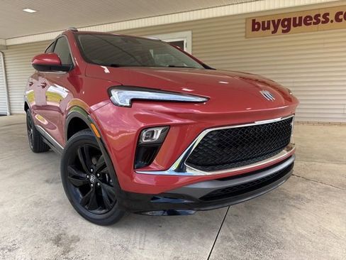 Used 2024 Buick Encore GX Sport Touring image 2