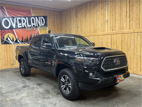 Used 2018 Toyota Tacoma TRD Sport AWD/4WD image 1