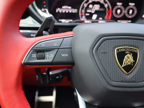 Used 2024 Lamborghini Urus S AWD/4WD image 7