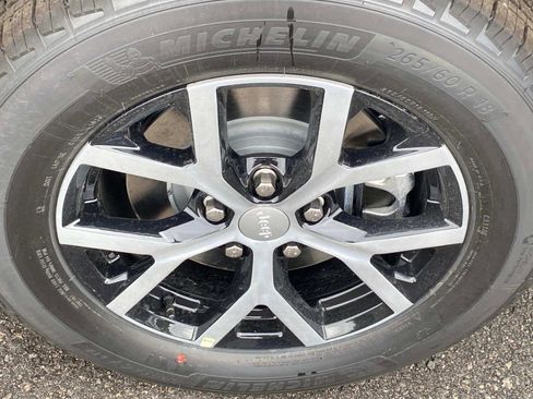 New 2025 Jeep Grand Cherokee L Limited image 6