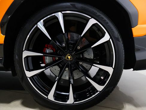 Used 2021 Lamborghini Urus AWD/4WD image 20