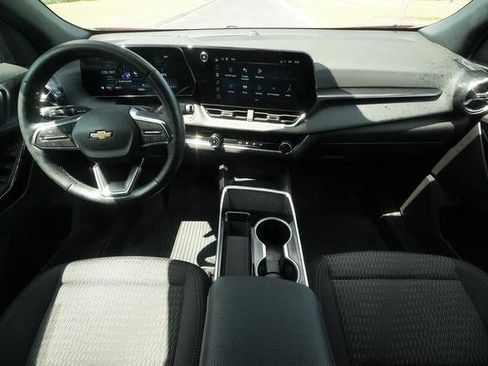 Used 2025 Chevrolet Equinox LT w/ Safety and Technology Package AWD/4WD image 11