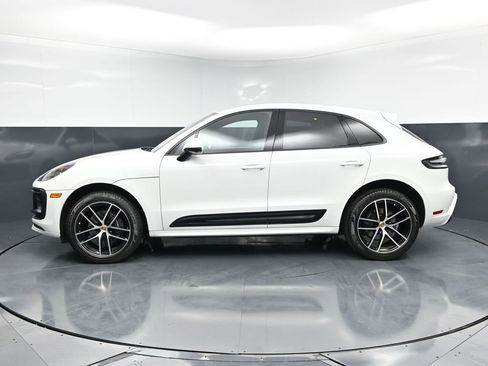 Used 2025 Porsche Macan AWD/4WD image 2