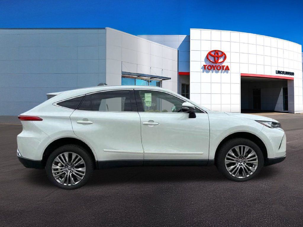 Used 2022 Toyota Venza XLE AWD/4WD image 10