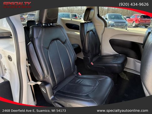 Used 2019 Chrysler Pacifica Touring-L image 20