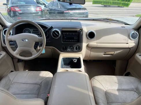Used 2005 Ford Expedition XLT RWD image 17