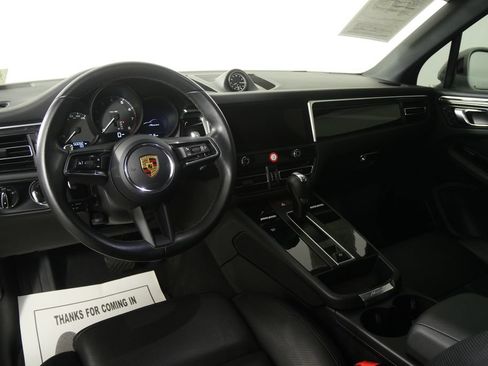 Used 2022 Porsche Macan AWD/4WD image 18